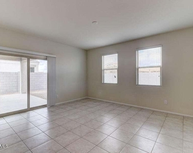 37748 W Bello Lane - Photo Thumbnail 10
