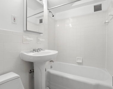 East 51st Street - Photo Thumbnail 7