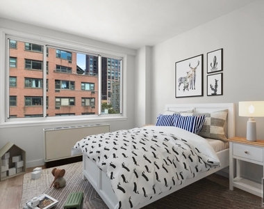 East 51st Street - Photo Thumbnail 2