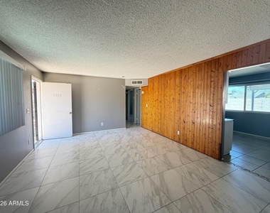 9018 E Marguerite Avenue - Photo Thumbnail 8
