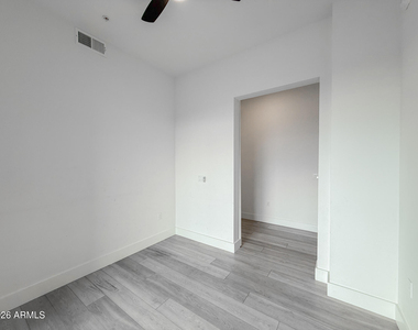 5250 E Deer Valley Drive - Photo Thumbnail 19