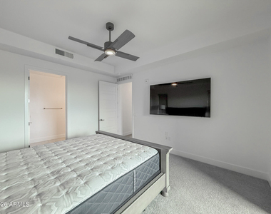 5250 E Deer Valley Drive - Photo Thumbnail 22