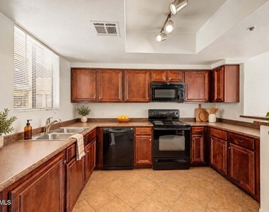 4925 E Desert Cove Avenue - Photo Thumbnail 7