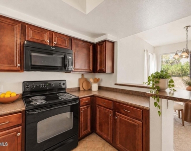 4925 E Desert Cove Avenue - Photo Thumbnail 9