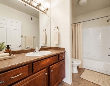 4925 E Desert Cove Avenue - Photo Thumbnail 14