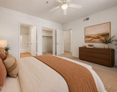 4925 E Desert Cove Avenue - Photo Thumbnail 12