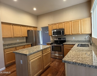 5435 W Buffalo Street - Photo Thumbnail 4