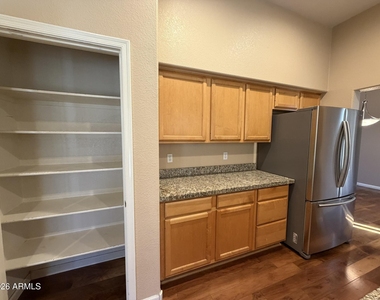 5435 W Buffalo Street - Photo Thumbnail 5