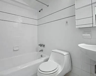 East 51st Street - Photo Thumbnail 4