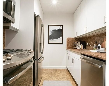 East 75th Street - Photo Thumbnail 2