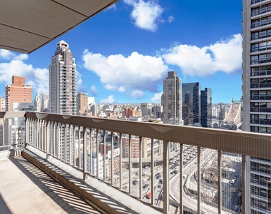 East 58th Street - Photo Thumbnail 4