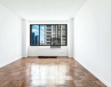 East 58th Street - Photo Thumbnail 3