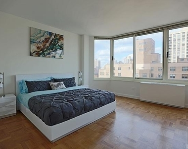 East 79th Street - Photo Thumbnail 5