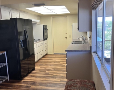 9221 W Briarwood Circle N - Photo Thumbnail 10