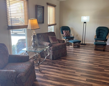 9221 W Briarwood Circle N - Photo Thumbnail 5