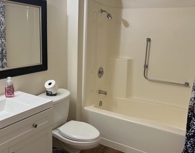9221 W Briarwood Circle N - Photo Thumbnail 16