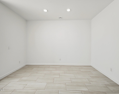 23969 W Yavapai Street - Photo Thumbnail 6