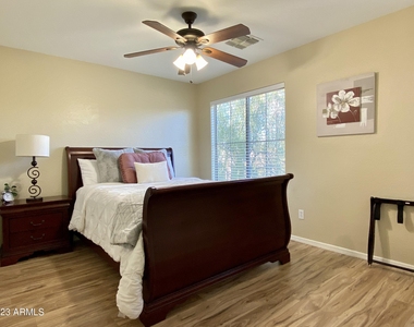 29596 N 68th Drive - Photo Thumbnail 9