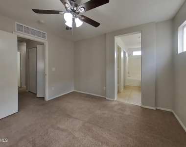 4925 S 15th Place - Photo Thumbnail 5