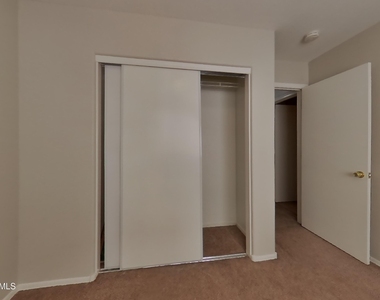 4925 S 15th Place - Photo Thumbnail 10
