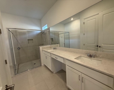 1217 Se Crosswood Way - Photo Thumbnail 18