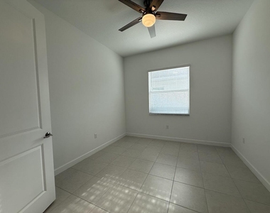 1217 Se Crosswood Way - Photo Thumbnail 11