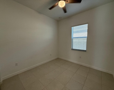1217 Se Crosswood Way - Photo Thumbnail 13