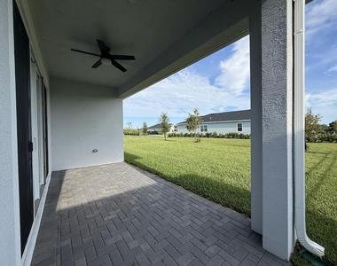 1217 Se Crosswood Way - Photo Thumbnail 22