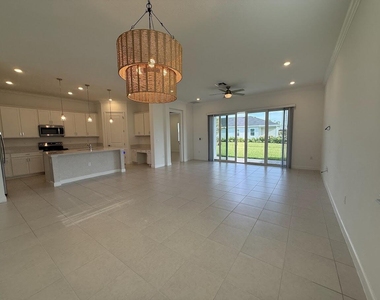 1217 Se Crosswood Way - Photo Thumbnail 7