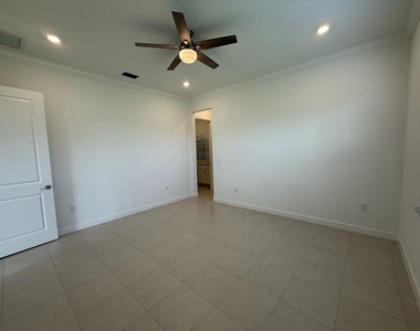 1217 Se Crosswood Way - Photo Thumbnail 17