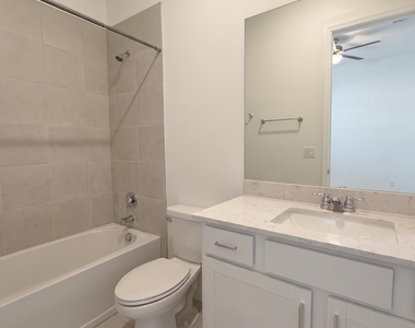 1217 Se Crosswood Way - Photo Thumbnail 10