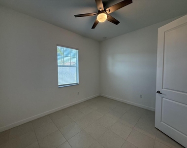 1217 Se Crosswood Way - Photo Thumbnail 8