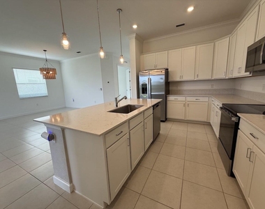 1217 Se Crosswood Way - Photo Thumbnail 3