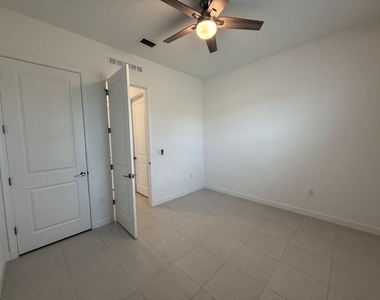 1217 Se Crosswood Way - Photo Thumbnail 9