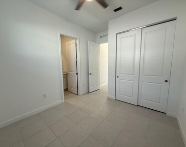1217 Se Crosswood Way - Photo Thumbnail 14