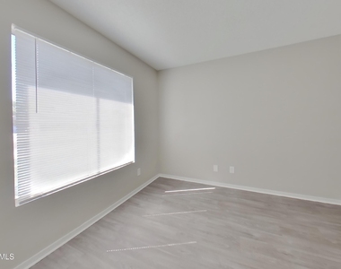 2210 W Mohawk Lane - Photo Thumbnail 11