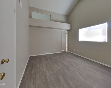 2210 W Mohawk Lane - Photo Thumbnail 7