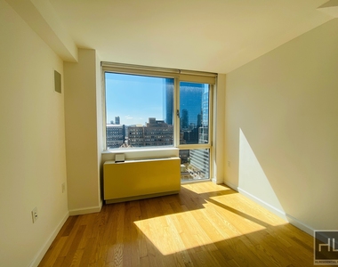 West 37th Street - Photo Thumbnail 10