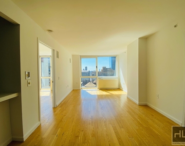 West 37th Street - Photo Thumbnail 5