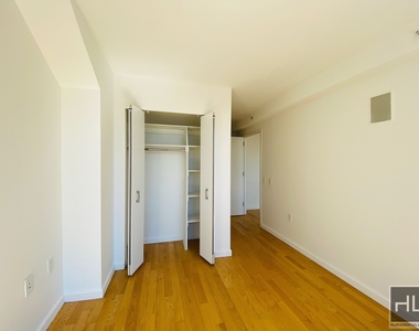 West 37th Street - Photo Thumbnail 11