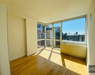 West 37th Street - Photo Thumbnail 7