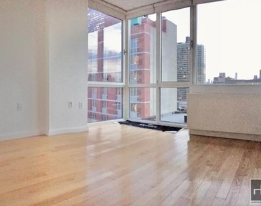 West 37th Street - Photo Thumbnail 6
