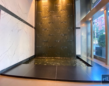West 37th Street - Photo Thumbnail 19