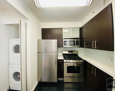 West 37th Street - Photo Thumbnail 3