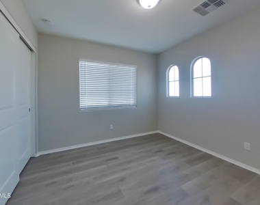 17970 N 114th Lane - Photo Thumbnail 11
