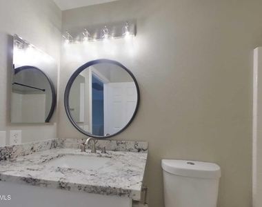 11817 W Poinsettia Drive - Photo Thumbnail 14