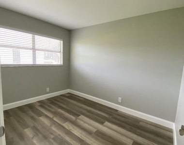 1420 Nw 2nd Street - Photo Thumbnail 4