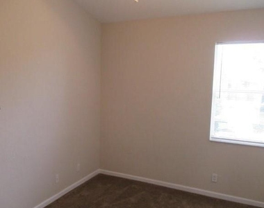 3041 Laurel Ridge Circle - Photo Thumbnail 5