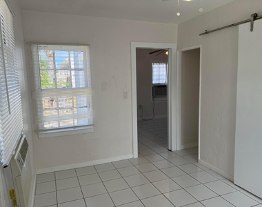 311 S J Street - Photo Thumbnail 6