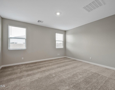 2713 E Tie Down Drive - Photo Thumbnail 7